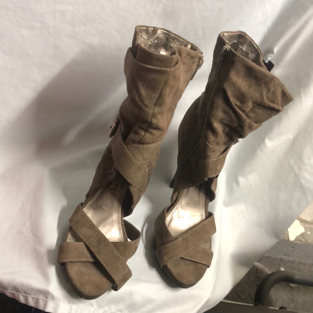 Brown suede zip up heeled open toed boots size 8.5